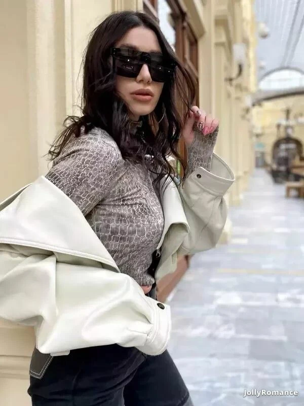 Elena Profile image 4