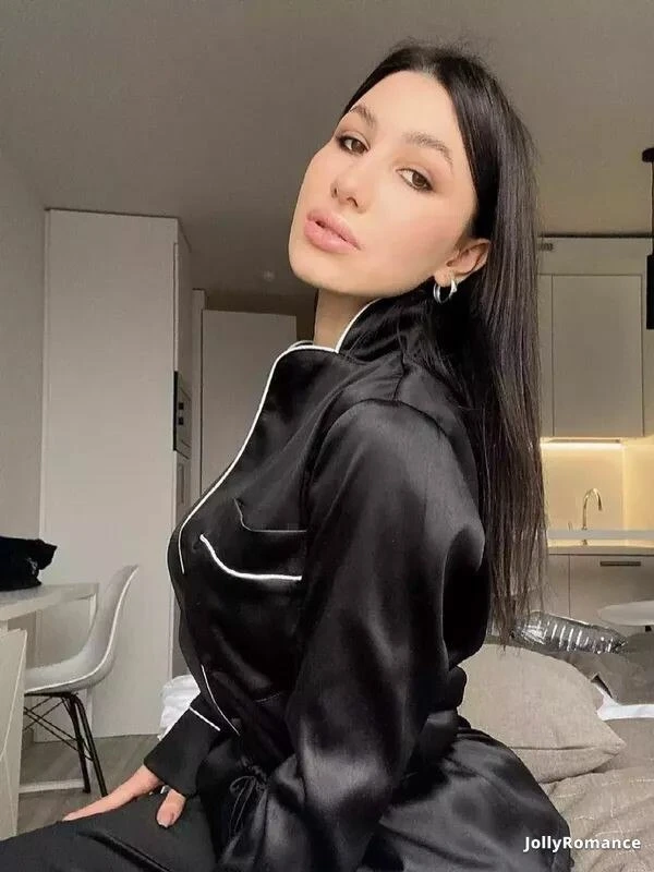 Elena Profile image 2