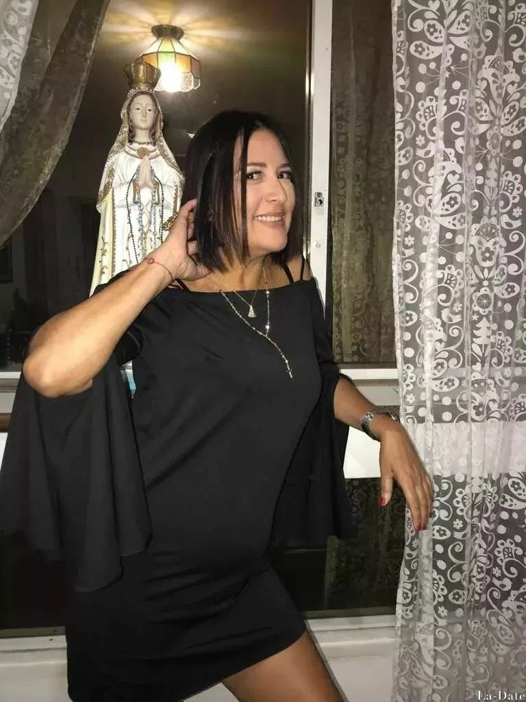 Bella Profile image 1