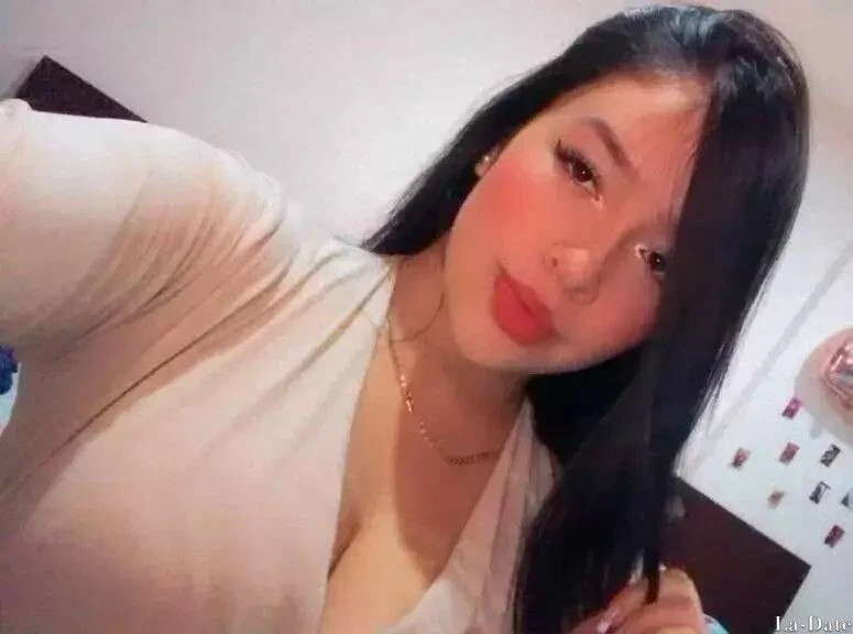 Valeria Profile image 5