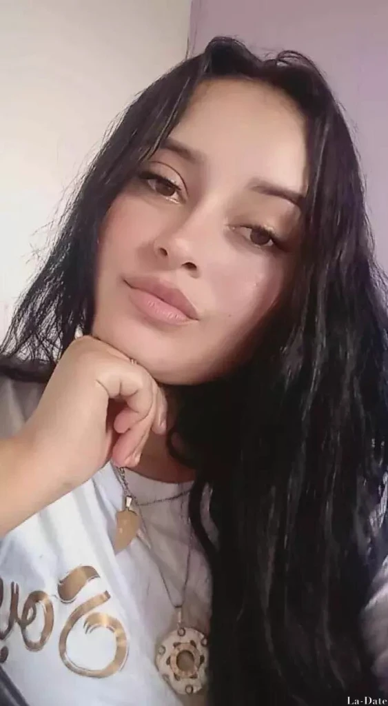 Fernanda Profile image 6