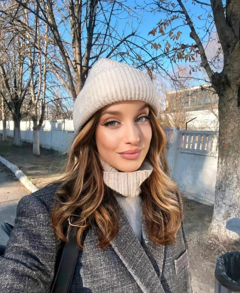 Raluca Alexandra Profile image 3